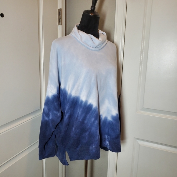 PINK Victoria's Secret Oversized Blue Tie Dye Turtleneck Sweatshirt EUC - Picture 12 of 16